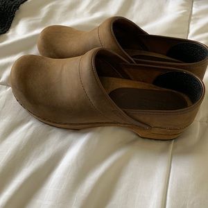 Lottas Sanita brown leather clogs with wooden base, size 38